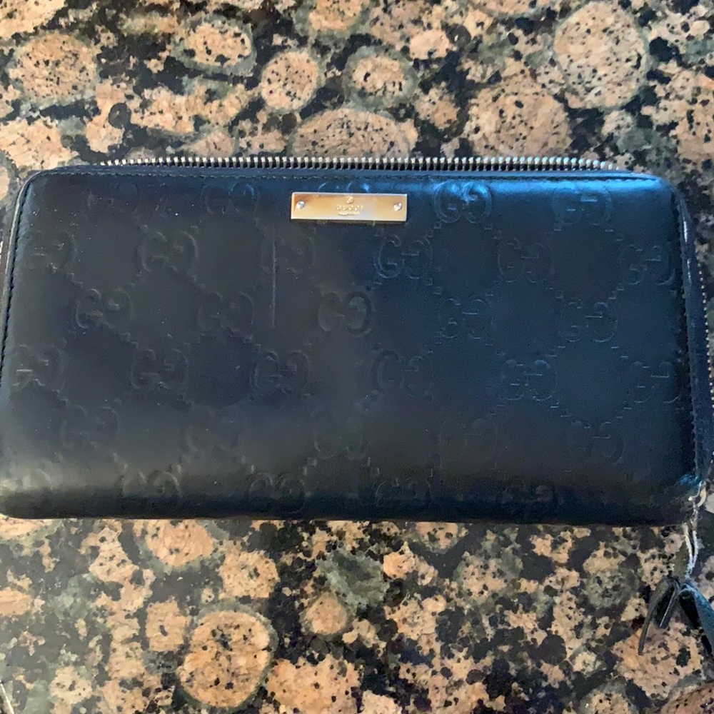 AUTHENTIC GUCCI WALLET